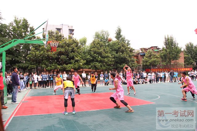 开幕式后,师生友谊赛