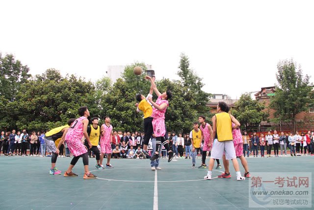 开幕式后,师生友谊赛