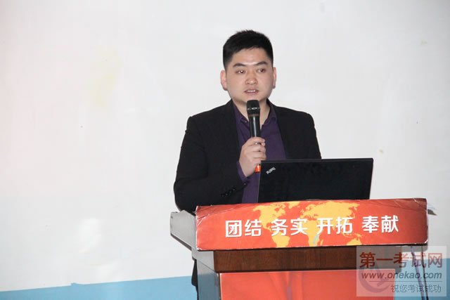 九鼎装饰工程有限公司副总经理魏光明对公司及发展规划进行介绍