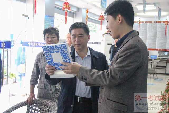 夏主任一行参观校园