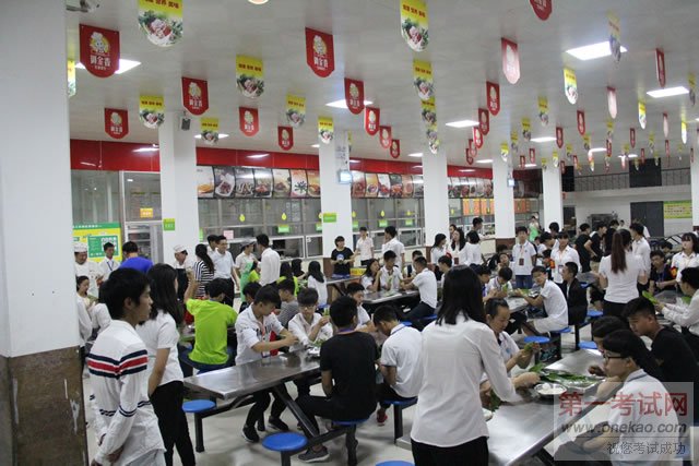 包粽子活动现场