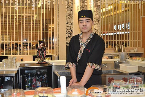 学厨师到底花多少钱合适?厦门新东方烹饪学校学费多少