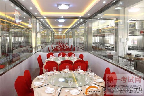 学厨师到底花多少钱合适?厦门新东方烹饪学校学费多少