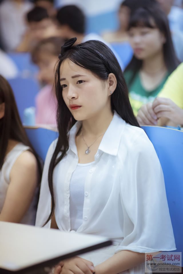 演讲比赛丝丝入扣、引人入胜,吸引了每一位听众