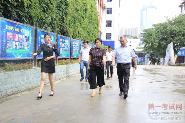 刘晓琴主任在汪建军助理的陪同下参观了新华校园