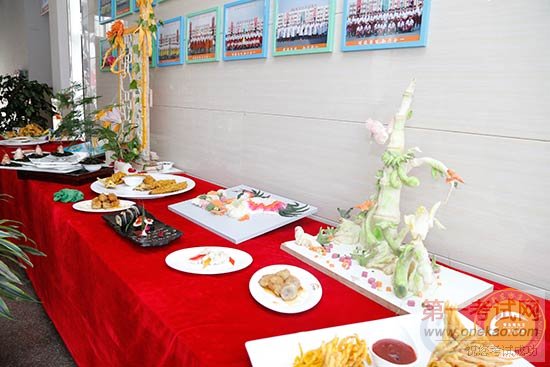 <a data-cke-saved-href=http://www.qdxdf.com href=http://www.qdxdf.com _cke_saved_href=http://www.qdxdf.com _cke_saved_href=http://www.qdxdf.com target=_blank class=infotextkey>青岛新东方烹饪学校</a>