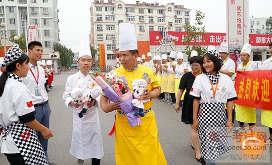 青岛新东方<a data-cke-saved-href=http://www.qdxdf.com/mtpj/ href=http://www.qdxdf.com/mtpj/ _cke_saved_href=http://www.qdxdf.com/mtpj/ _cke_saved_href=http://www.qdxdf.com/mtpj/ target=_blank class=infotextkey>烹饪课堂</a>