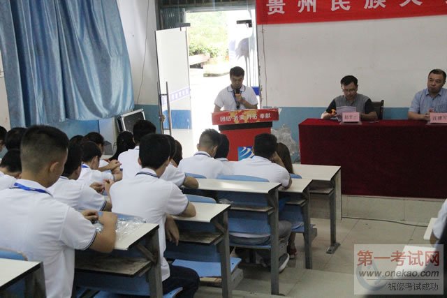 实训班学生代表何淳发言