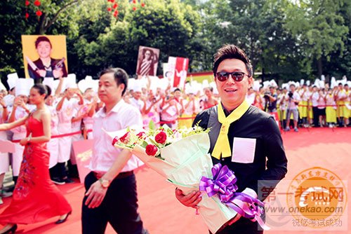 ¶⿽ϲӭ28У ȫƲУ԰