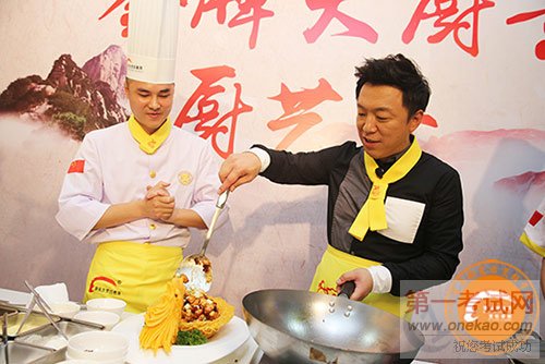 ¶⿽ϲӭ28У ȫƲУ԰