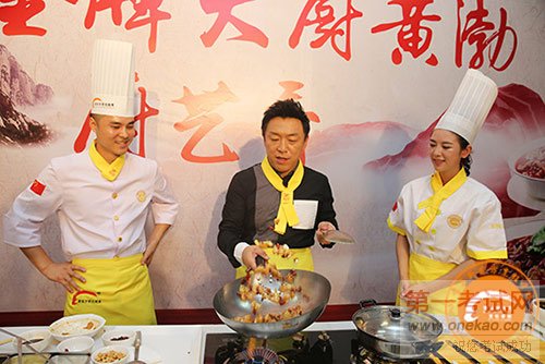 ¶⿽ϲӭ28У ȫƲУ԰