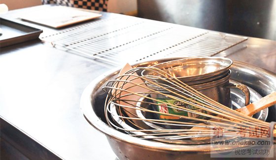 独立创作迎接美好未来——西点专业戚风蛋糕考试