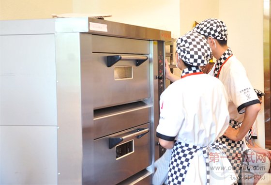 独立创作迎接美好未来——西点专业戚风蛋糕考试