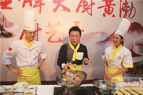 “金牌大厨”黄渤正式上线 秀厨艺烹制幸福味道
