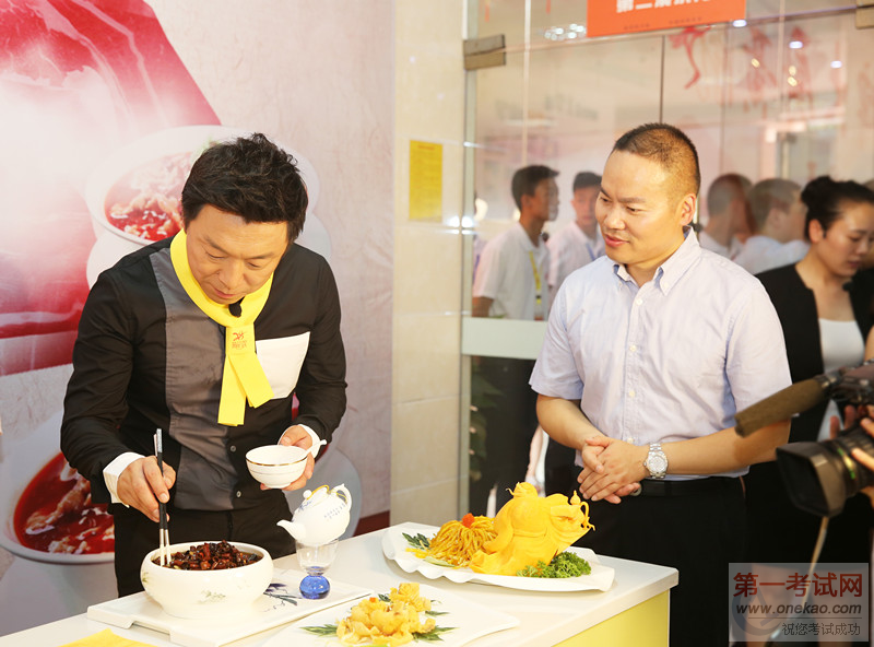 “金牌大厨”黄渤正式上线 秀厨艺烹制幸福味道