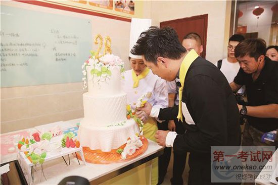 <a href=http://www.jxxdf.com _cke_saved_href=http://www.jxxdf.com _cke_saved_href=http://www.jxxdf.com target=_blank class=infotextkey>江西新东方烹饪学校</a>.jpg