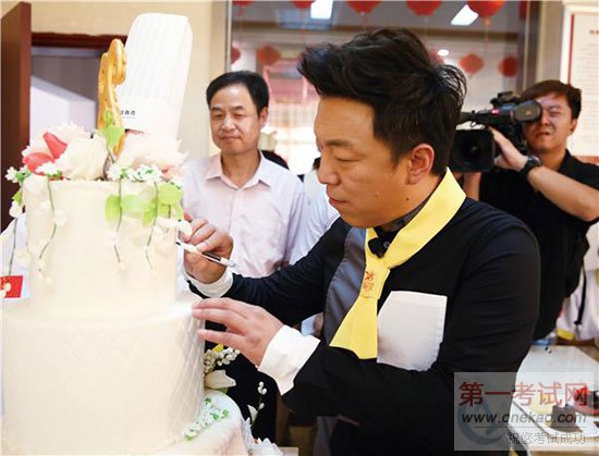 <a href=http://www.jxxdf.com _cke_saved_href=http://www.jxxdf.com _cke_saved_href=http://www.jxxdf.com target=_blank class=infotextkey>江西新东方烹饪学校</a>.jpg