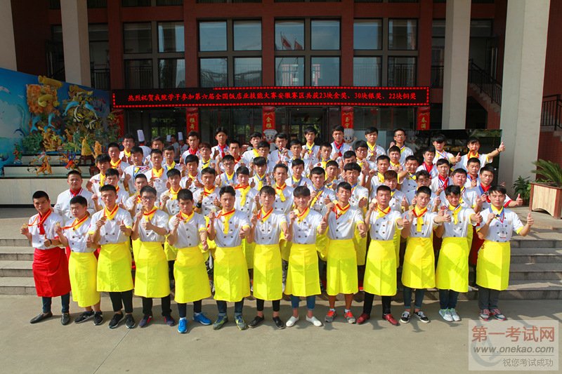 满载而归的获奖学子合影留念