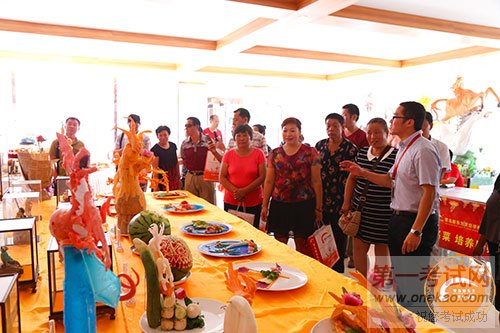 青岛新东方家长见面会:用爱与责任同谱育才华章