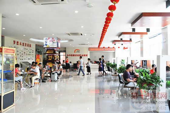 和明星一起来上学赢明星奖学金,安徽新东方报名火热进行