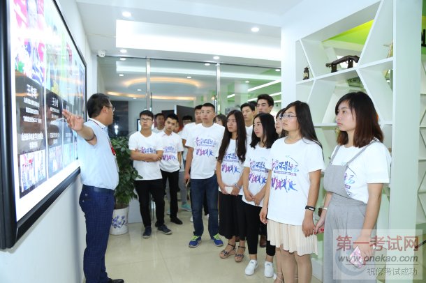 山西新华电脑学校第三届校友新生见面会参观校园