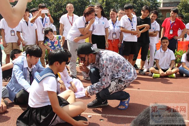 “逗神”与“呆神”的“博弈”