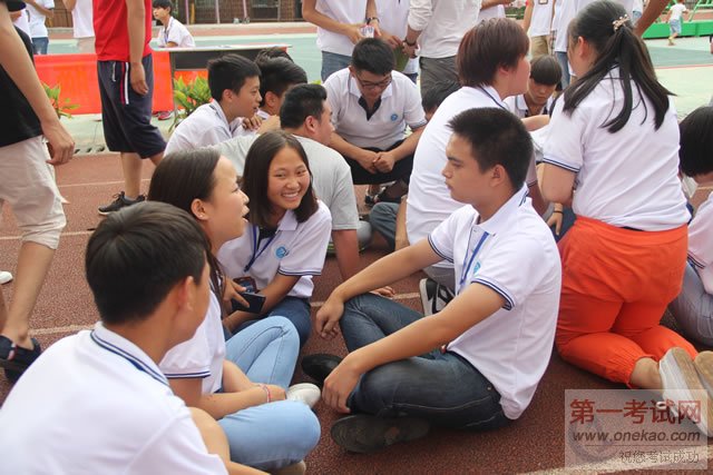 “逗神”想尽奇招逗选手