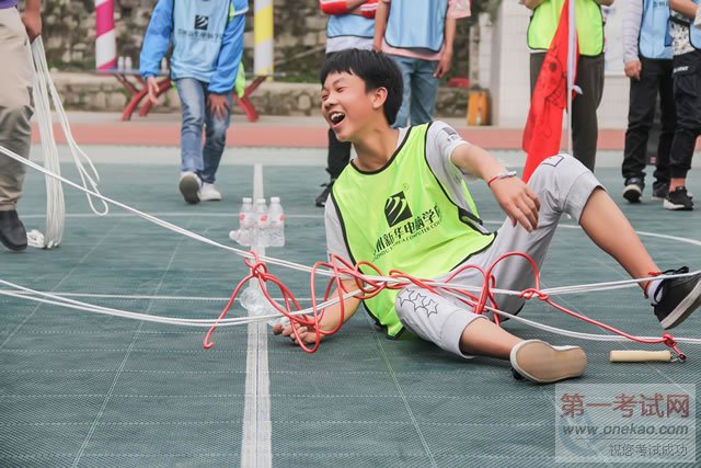 同学们朝气蓬勃,积极参与