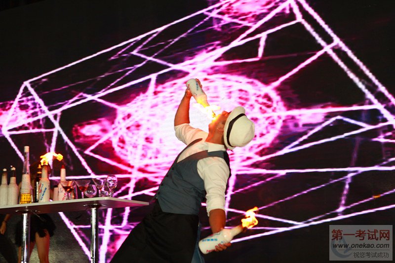 炫目的调酒表演