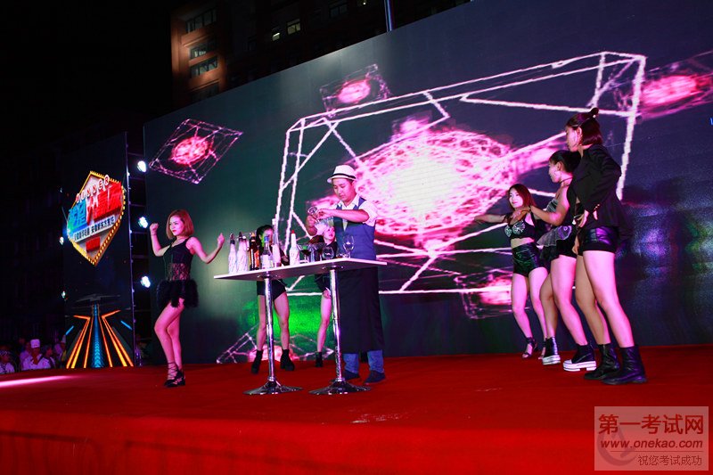 炫目的调酒表演