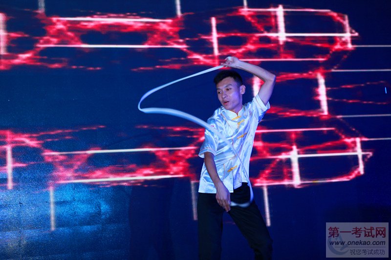 舞面中的马老师