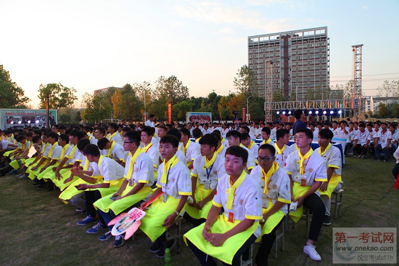 台下的观众们,没错,是金牌大厨