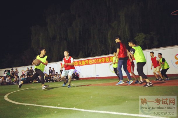 篮球宝贝青春热舞 激情助力山西新华电脑学校篮球联赛