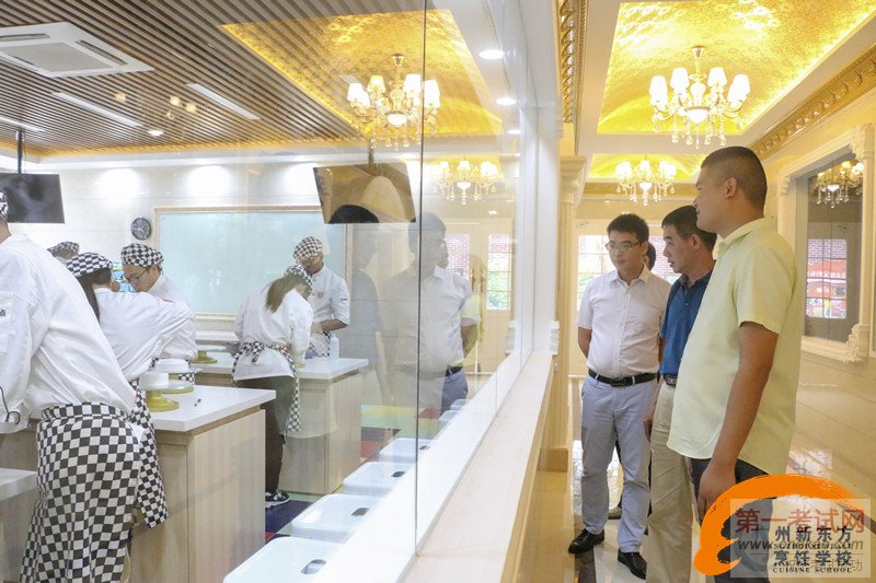 տʦѧ쵼ݰٹ¶ѧУιָ