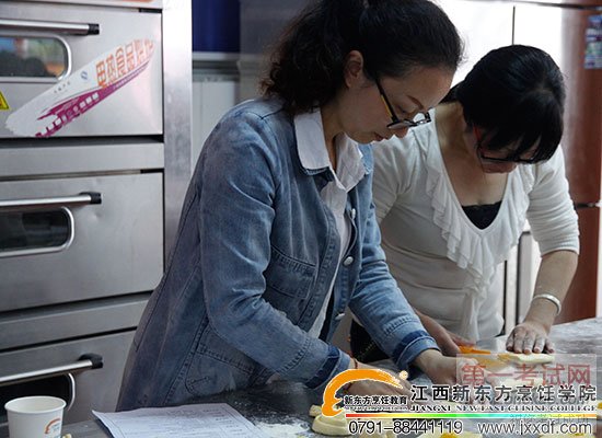 <a  data-cke-saved-href=http://www.jxxdf.com href=http://www.jxxdf.com _cke_saved_href=http://www.jxxdf.com _cke_saved_href=http://www.jxxdf.com target=_blank class=infotextkey>¶ѧУ</a>.jpg