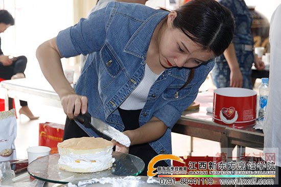 <a  data-cke-saved-href=http://www.jxxdf.com href=http://www.jxxdf.com _cke_saved_href=http://www.jxxdf.com _cke_saved_href=http://www.jxxdf.com target=_blank class=infotextkey>¶ѧУ</a>.jpg