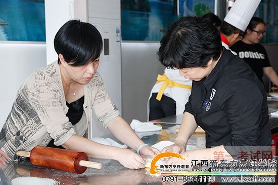 <a  data-cke-saved-href=http://www.jxxdf.com href=http://www.jxxdf.com _cke_saved_href=http://www.jxxdf.com _cke_saved_href=http://www.jxxdf.com target=_blank class=infotextkey>¶ѧУ</a>.jpg