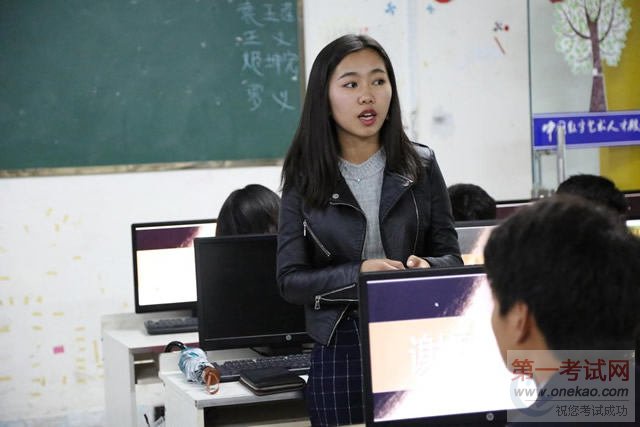 在此次培训课上企业导师表示,具备职业素养是迈向人生新征程的第一步,对今后的人生发展具有十分重要的意义!对我院学生的技能掌握情况表示满意,希望在今后的校企合作中,尽他所能,把知识和经验传授给同学们为学生们即将开始的职业生涯护航。