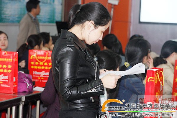 <a  data-cke-saved-href=http://www.jxxdf.com href=http://www.jxxdf.com _cke_saved_href=http://www.jxxdf.com _cke_saved_href=http://www.jxxdf.com target=_blank class=infotextkey>¶ѧУ</a>.jpg