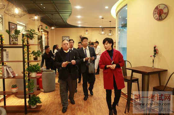 热烈欢迎美国凯泽大学创始人&校长凯撒博士来我院参观交流