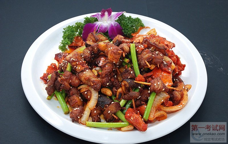 广州新东方烹饪学校_粤菜大佬专业菜品制作展,一个色香味俱全的展台