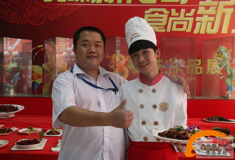 广州新东方烹饪学校_粤菜大佬专业菜品制作展,一个色香味俱全的展台