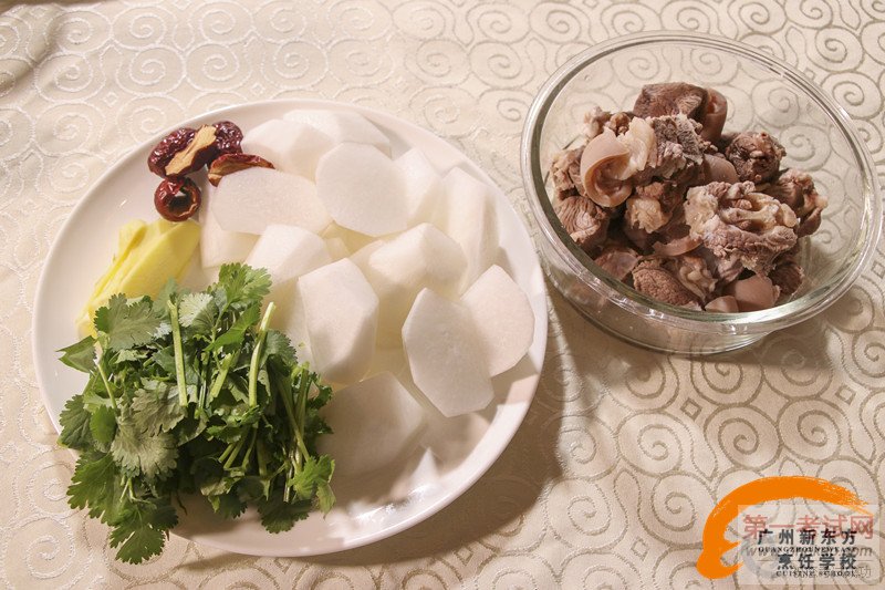 新东方大师罗振超:听说冬天和羊肉汤更配哦