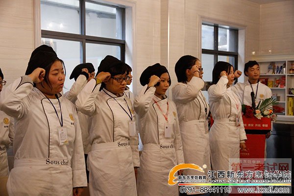 <a data-cke-saved-href=http://www.jxxdf.com href=http://www.jxxdf.com _cke_saved_href=http://www.jxxdf.com _cke_saved_href=http://www.jxxdf.com target=_blank class=infotextkey>江西新东方烹饪学校</a>.jpg