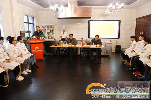 <a data-cke-saved-href=http://www.jxxdf.com href=http://www.jxxdf.com _cke_saved_href=http://www.jxxdf.com _cke_saved_href=http://www.jxxdf.com target=_blank class=infotextkey>江西新东方烹饪学校</a>.jpg