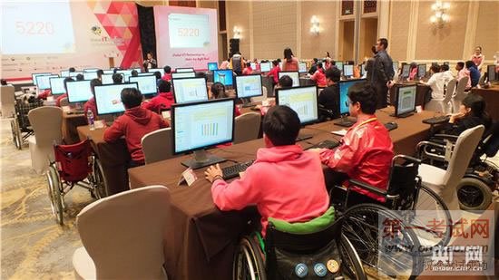 各国选手在紧张比赛中