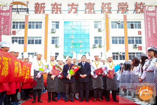 <a data-cke-saved-href=http://www.qdxdf.com href=http://www.qdxdf.com _cke_saved_href=http://www.qdxdf.com _cke_saved_href=http://www.qdxdf.com target=_blank class=infotextkey>青岛新东方烹饪学校</a>