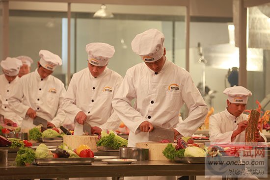 <a data-cke-saved-href=http://www.jxxdf.com href=http://www.jxxdf.com _cke_saved_href=http://www.jxxdf.com _cke_saved_href=http://www.jxxdf.com target=_blank class=infotextkey>江西新东方烹饪学校</a>.jpg