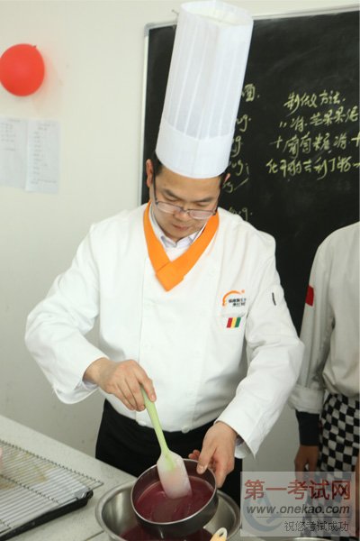 福建新东方烹饪学校西点烘焙课堂