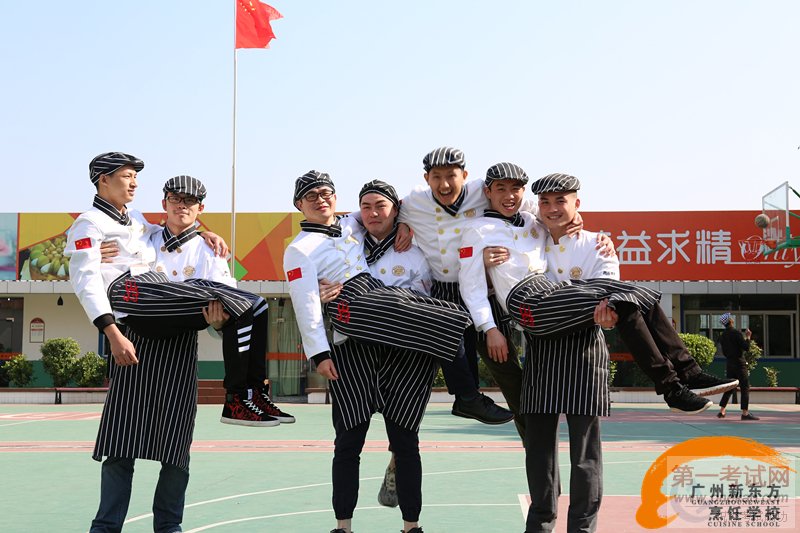 西点精英班级大合照曝光,各个都英姿飒爽 神采飞扬